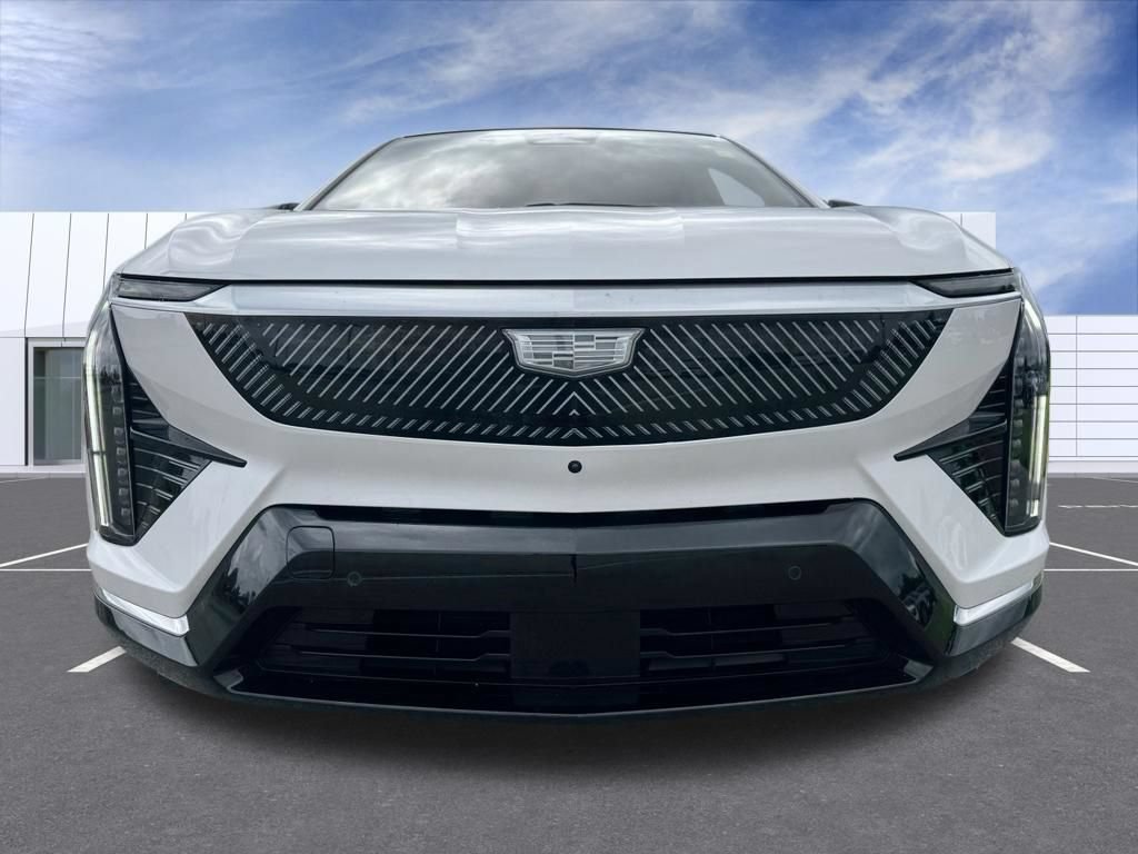 Used 2025 Cadillac Optiq Luxury 2 w/ LPO, Floor Liner Package AWD/4WD image 7
