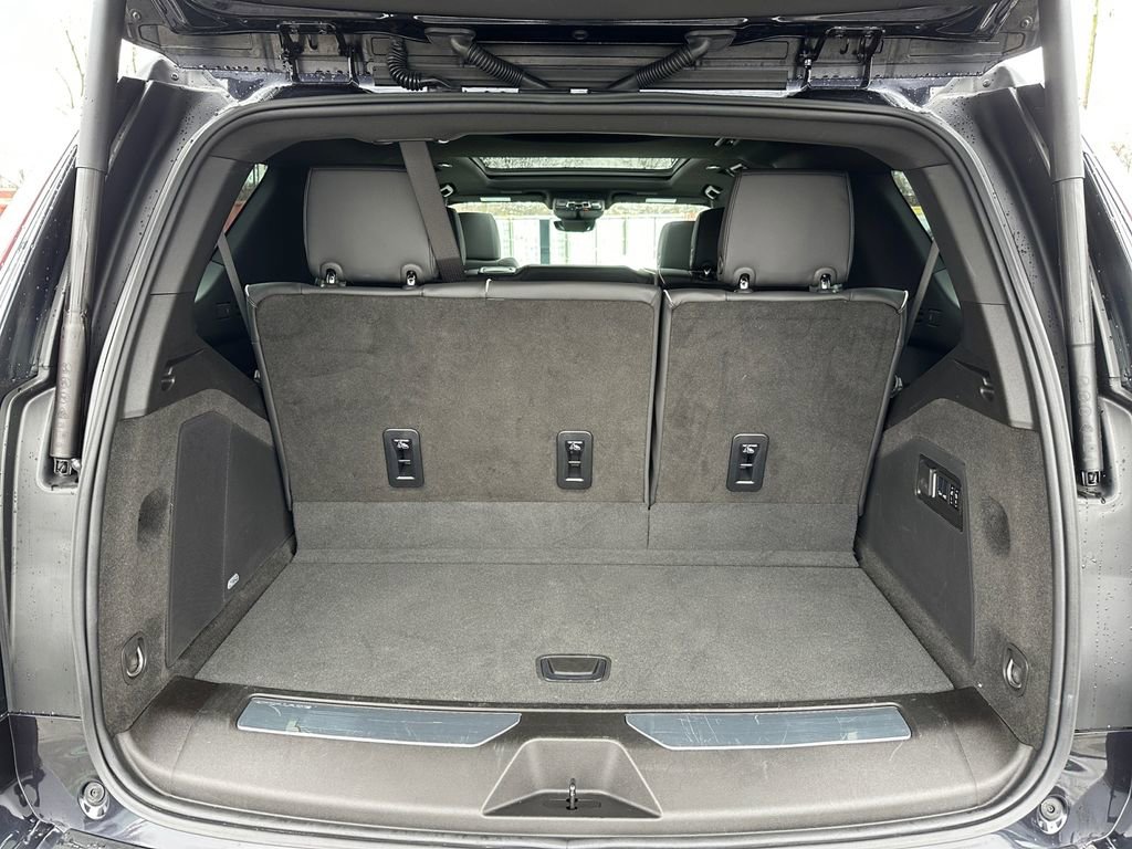 Used 2025 Cadillac Escalade Premium Luxury image 32