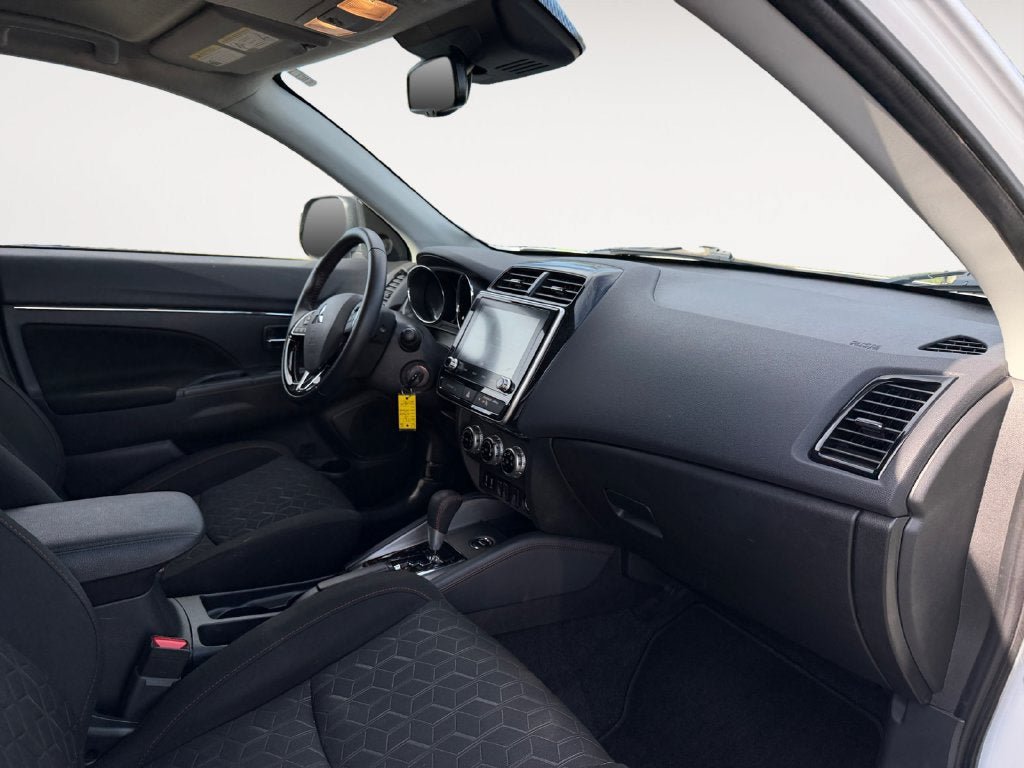 Used 2025 Mitsubishi Outlander Sport AWD image 26