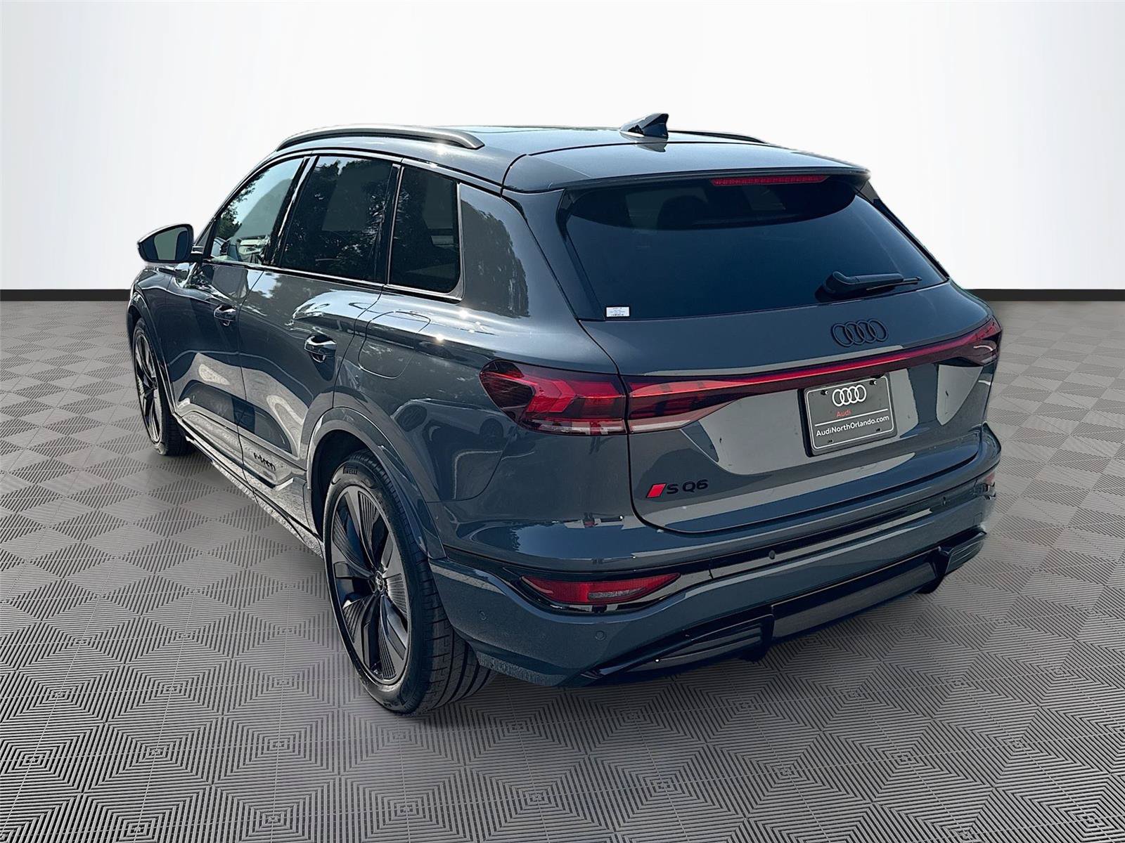 Certified 2025 Audi SQ6 e-tron Prestige w/ Black Edition One AWD/4WD image 5