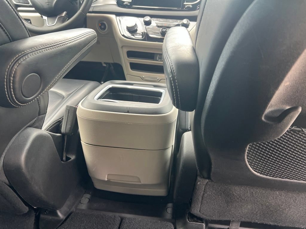 Used 2023 Chrysler Pacifica Touring-L FWD image 21