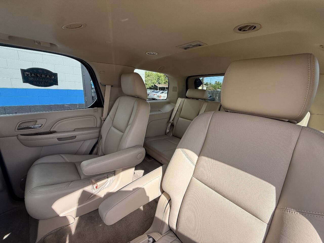 Used 2014 Cadillac Escalade Luxury AWD/4WD image 17