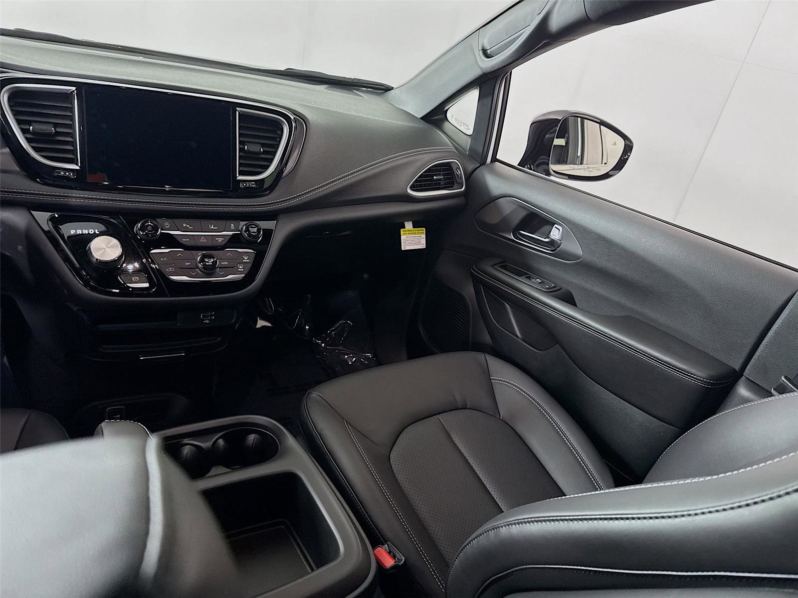 New 2026 Chrysler Pacifica Select image 16