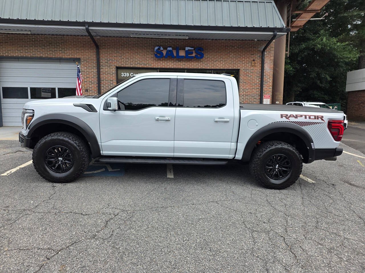 Used 2025 Ford F150 Raptor AWD/4WD image 3