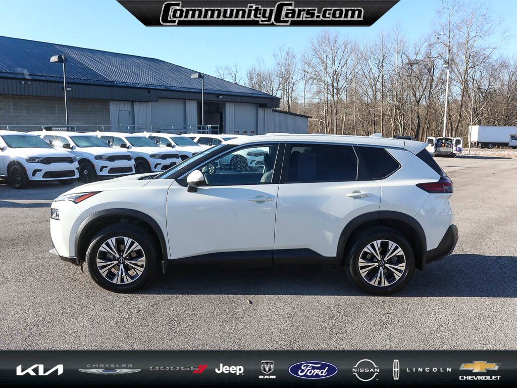 Used 2023 Nissan Rogue SV image 3