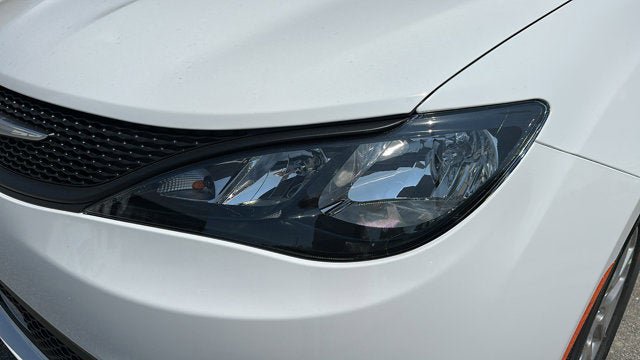 Used 2026 Chrysler Voyager LX FWD image 4