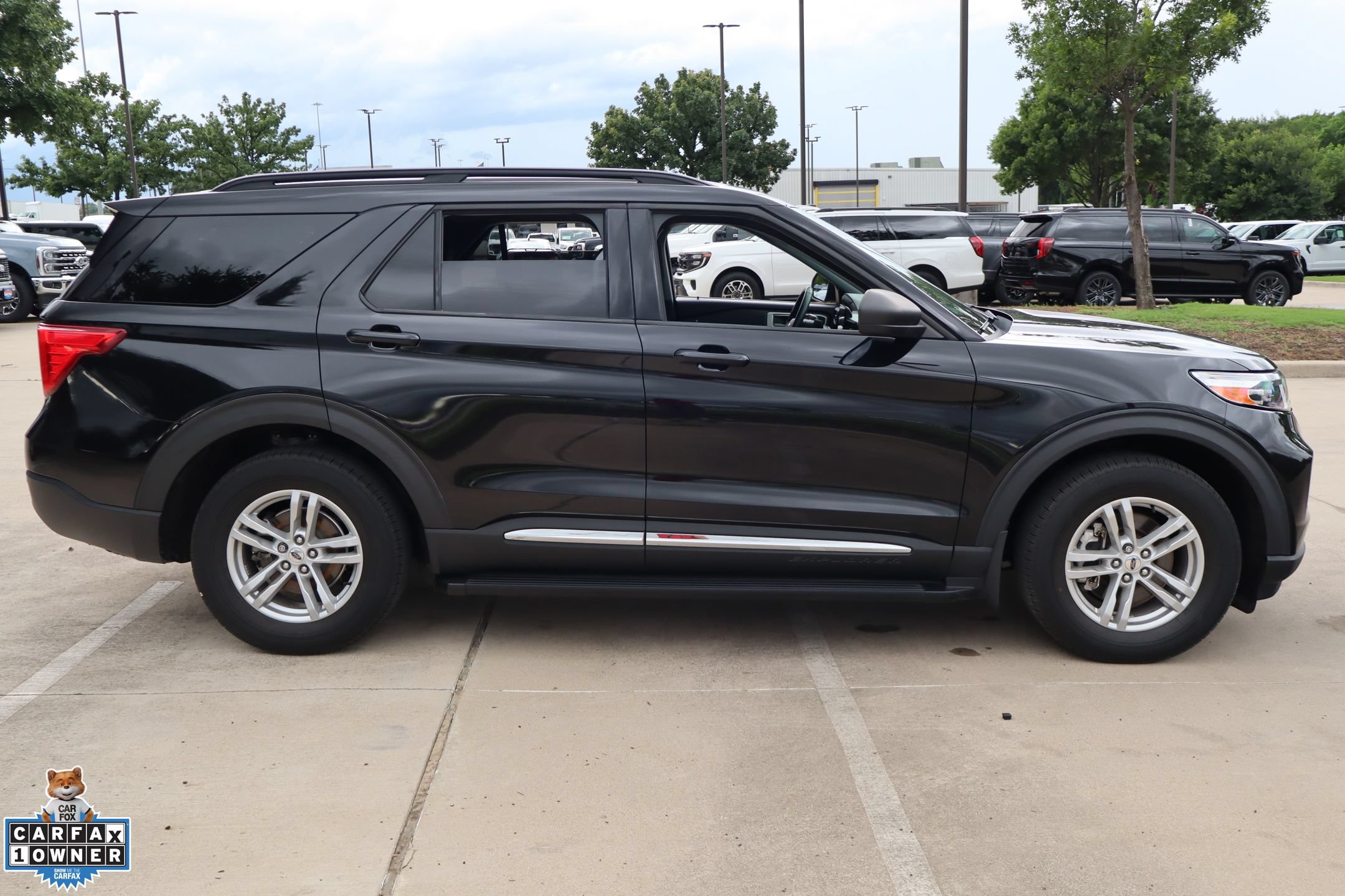 Used 2021 Ford Explorer XLT AWD/4WD image 2