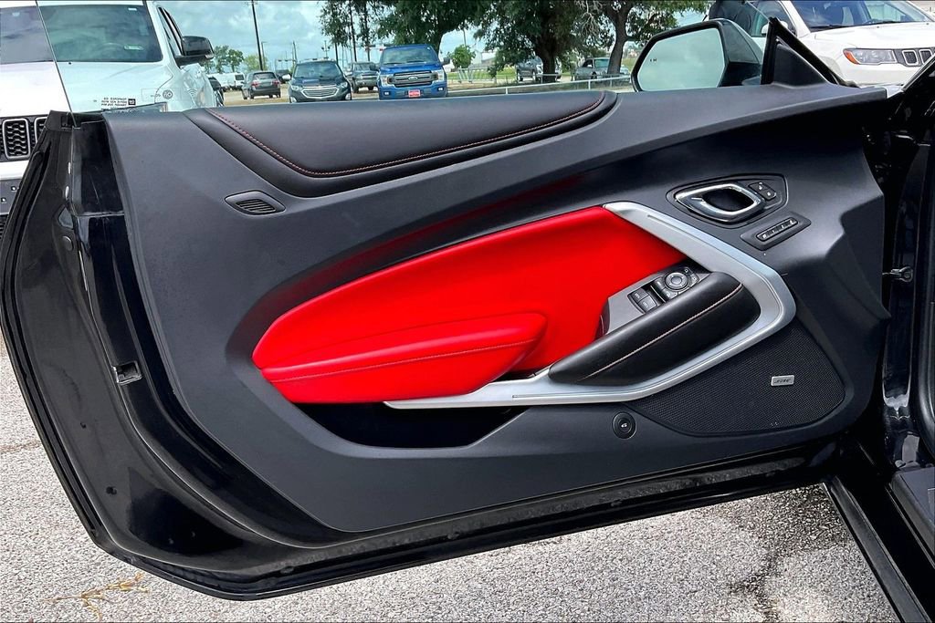 Used 2017 Chevrolet Camaro LT RWD image 15