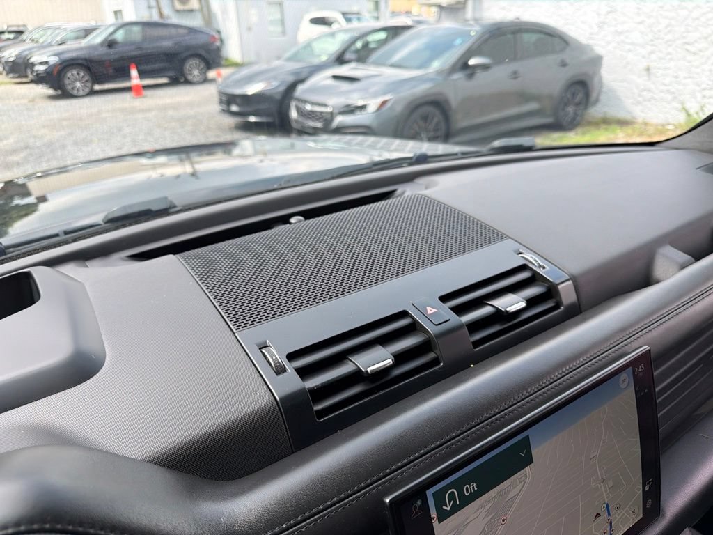 Used 2023 Land Rover Defender 130 SE AWD/4WD image 43
