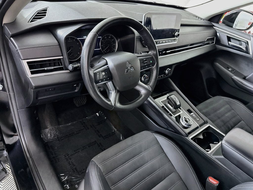 Used 2024 Mitsubishi Outlander SE AWD/4WD image 18