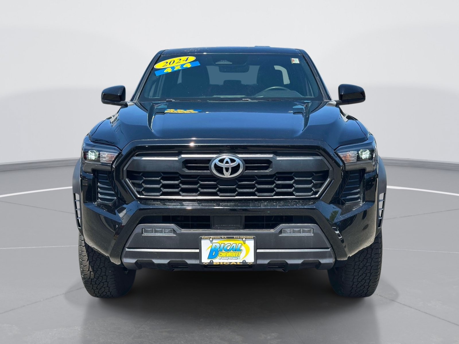 Used 2024 Toyota Tacoma TRD Off-Road AWD/4WD image 2