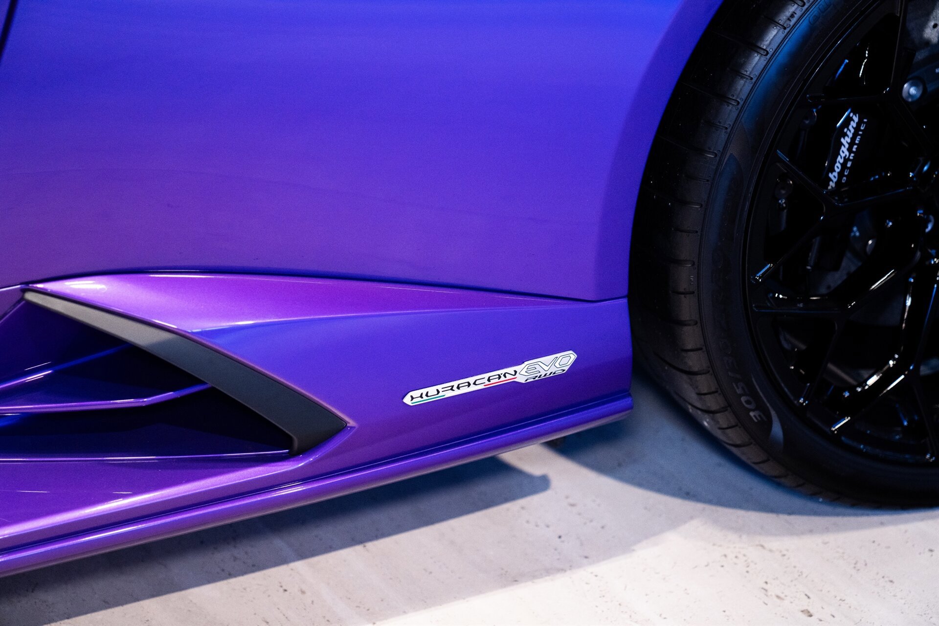 Used 2023 Lamborghini Huracan EVO RWD image 14