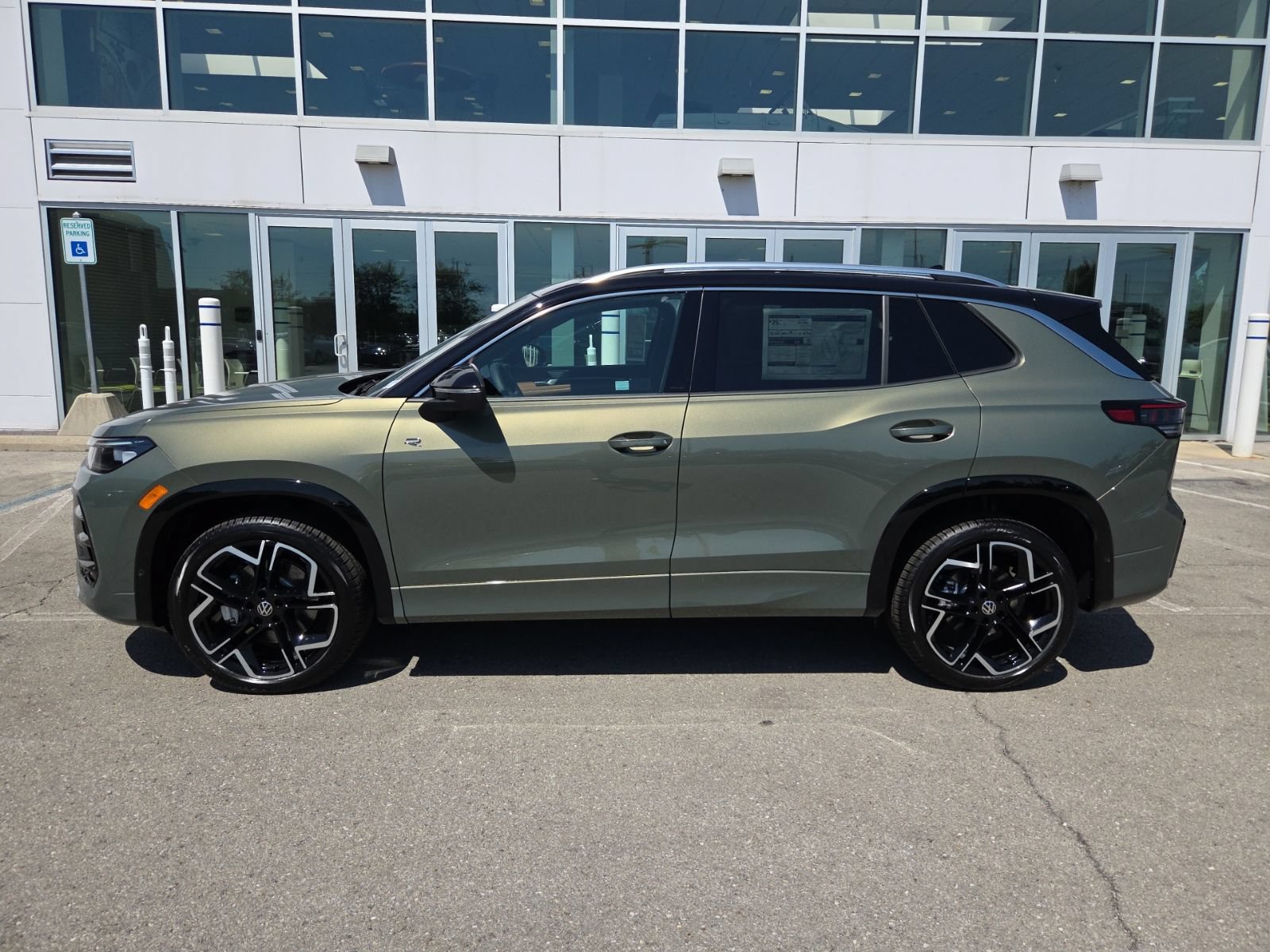 New 2026 Volkswagen Tiguan SEL R-Line AWD/4WD image 13