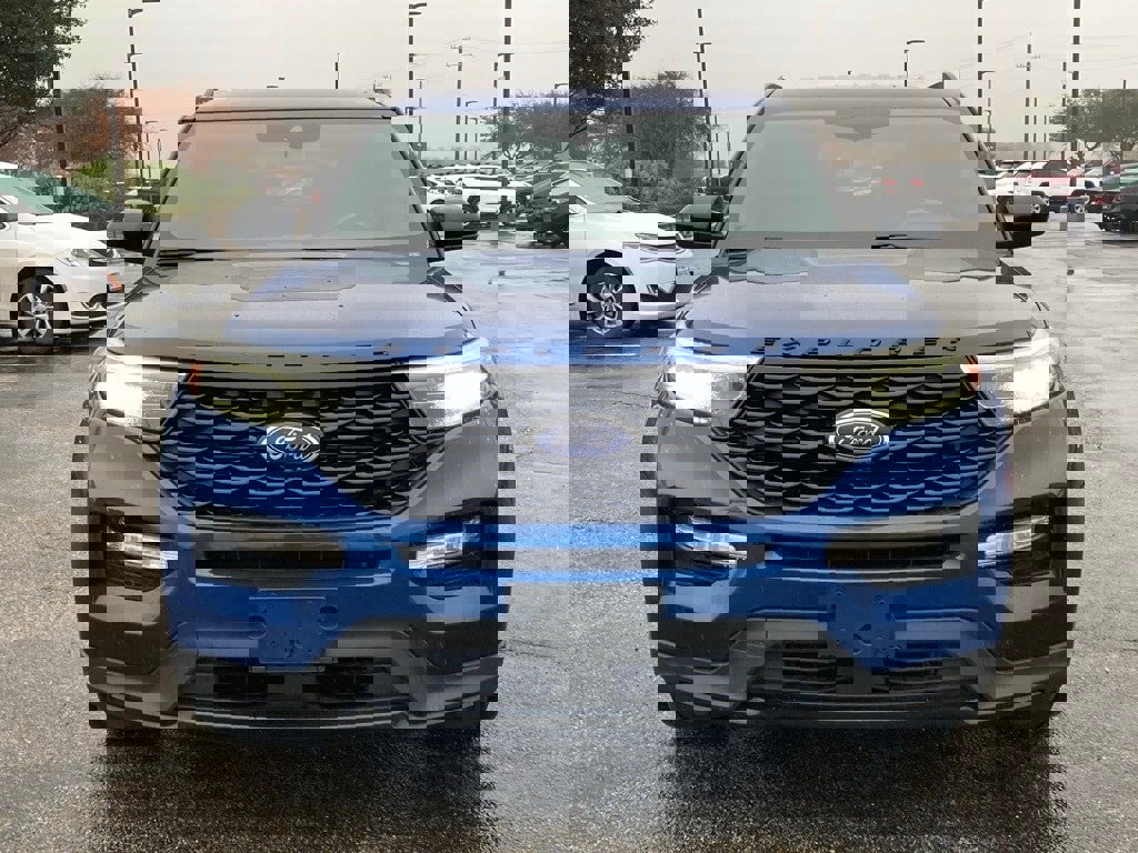 Used 2022 Ford Explorer ST-Line w/ Class IV Trailer Tow Package image 2