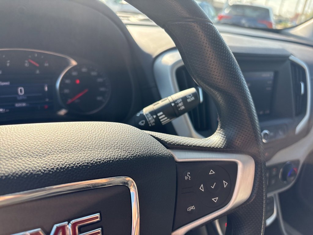 Used 2023 GMC Terrain SLE w/ Driver Convenience Package image 12