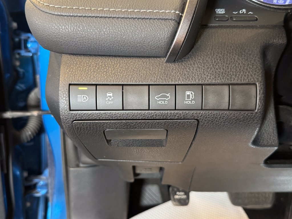 Used 2019 Toyota Camry SE FWD image 18