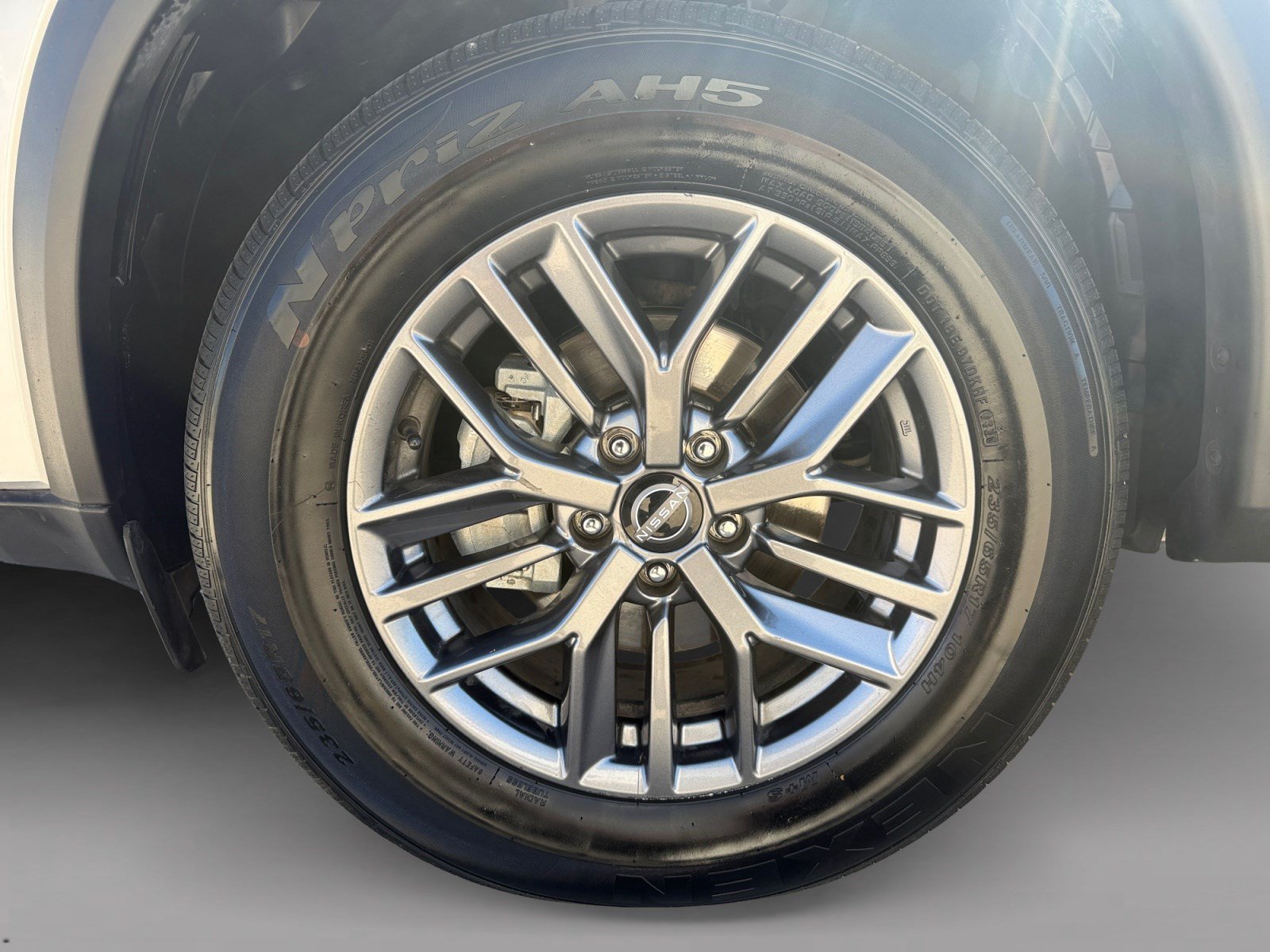 Used 2024 Nissan Rogue S AWD/4WD image 9