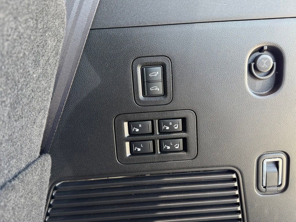 Used 2025 Nissan Armada Platinum Reserve AWD/4WD image 39