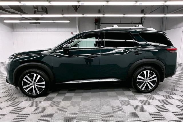 Used 2023 Nissan Pathfinder Platinum w/ Cargo Package AWD/4WD image 14