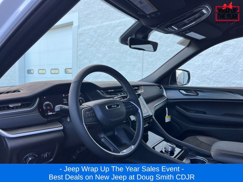 New 2025 Jeep Grand Cherokee L Laredo image 10