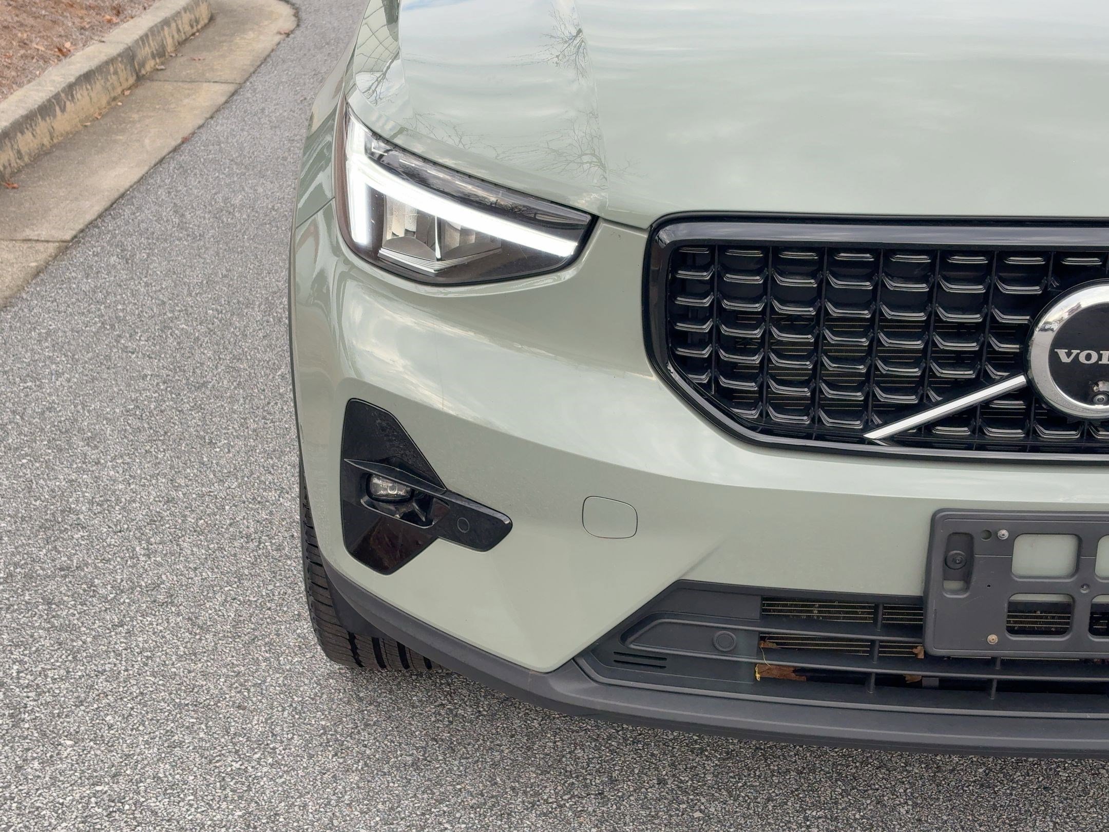 Used 2024 Volvo XC40 B5 Plus w/ Climate Package image 11