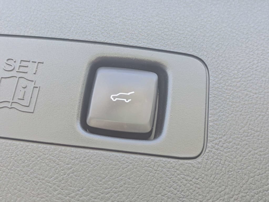 Used 2022 Lincoln Corsair AWD w/ Premium Package image 15