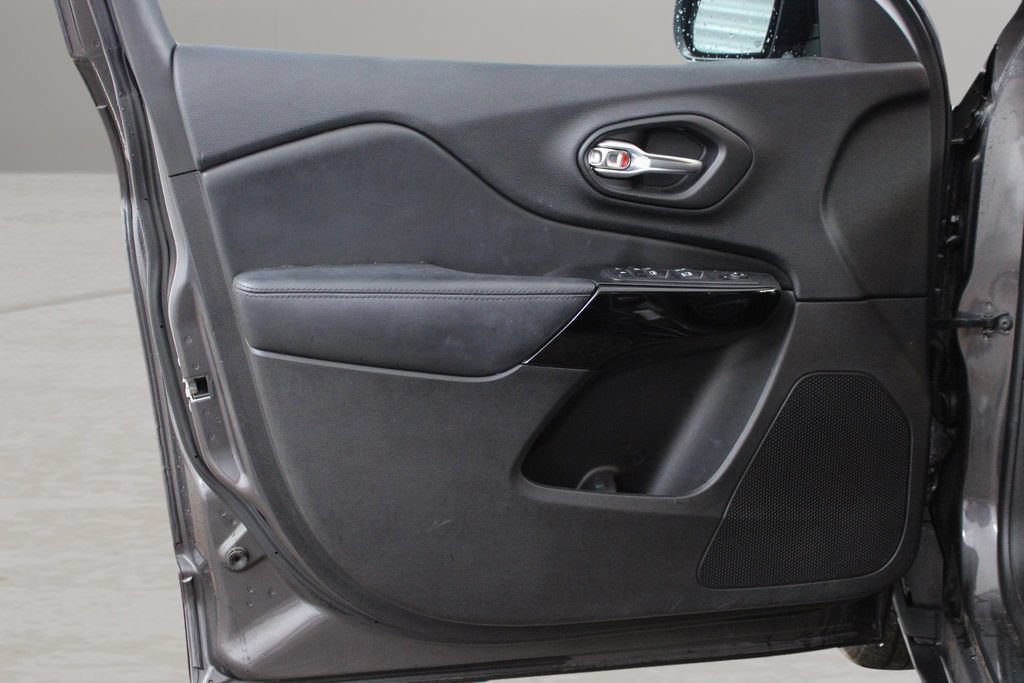 Used 2020 Jeep Cherokee Latitude Plus FWD image 16