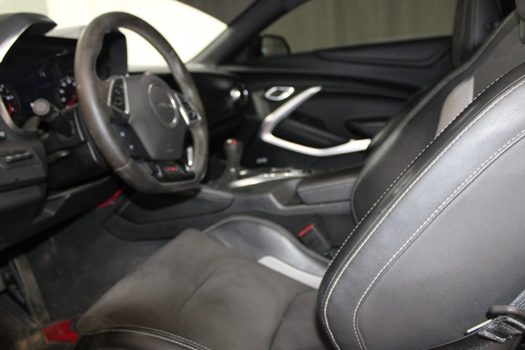 Used 2018 Chevrolet Camaro SS RWD image 33