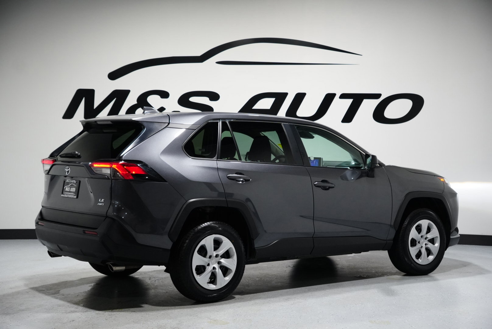 Used 2024 Toyota RAV4 LE image 7