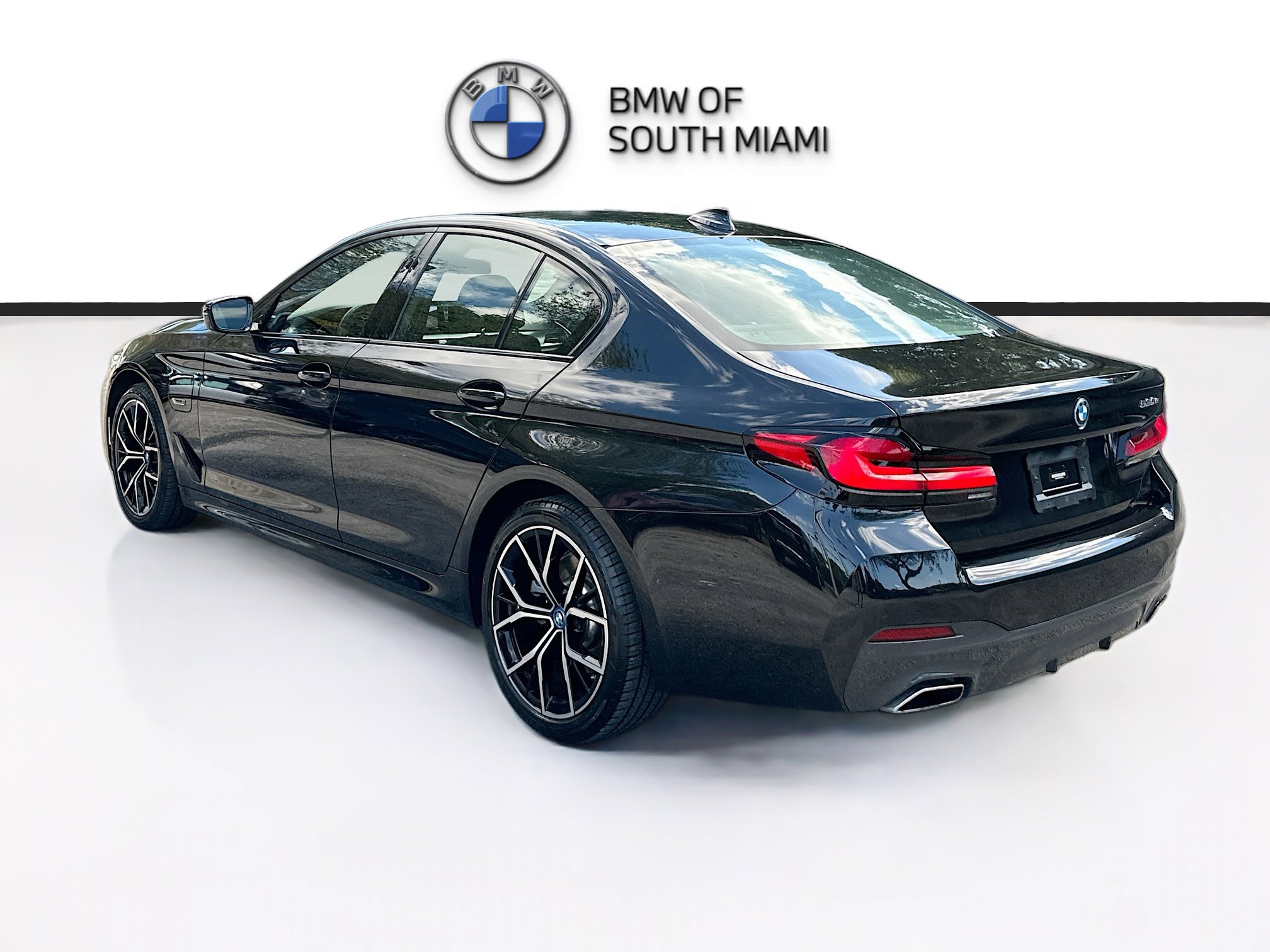 Certified 2023 BMW 530e w/ M Sport Package image 5