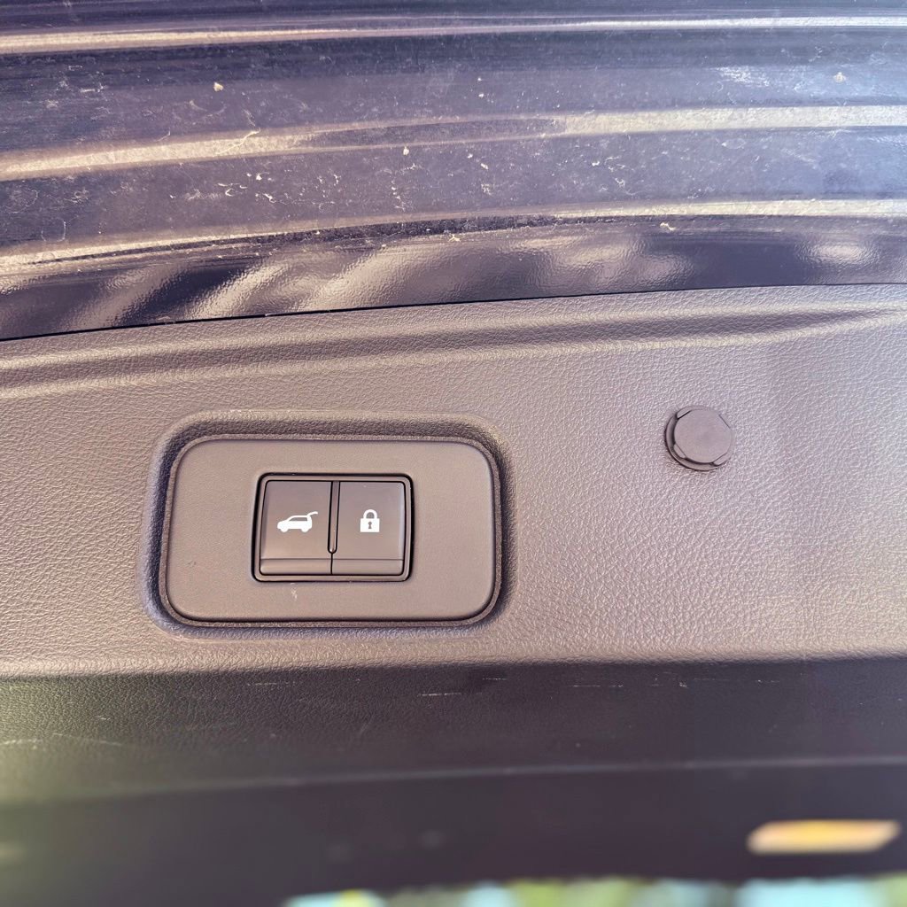 Used 2025 Nissan Pathfinder SV image 33