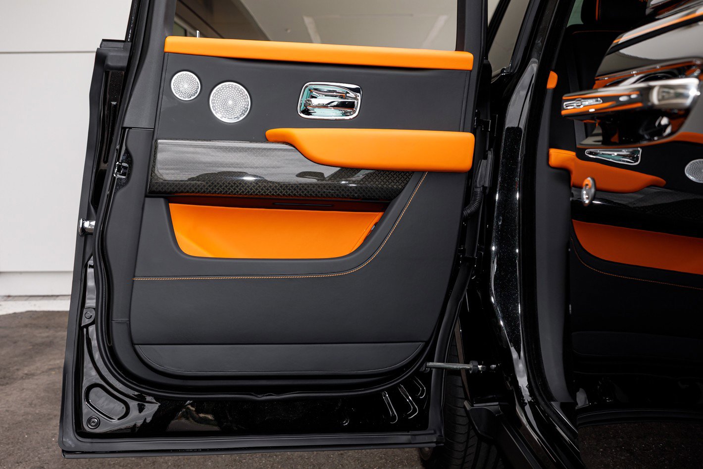 Used 2022 Rolls-Royce Cullinan Black Badge w/ Dark Exterior Package image 56