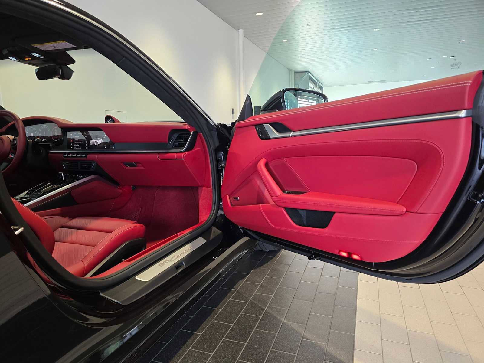 Used 2025 Porsche 911 Carrera image 10