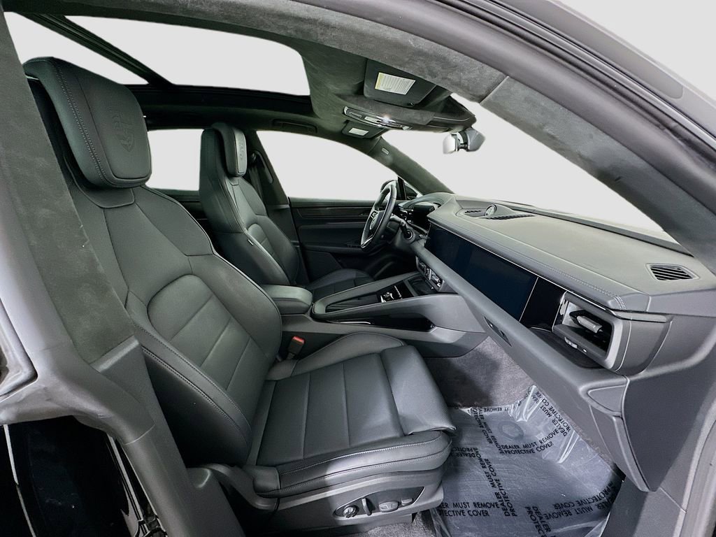 Used 2025 Porsche Macan Turbo Electric image 31