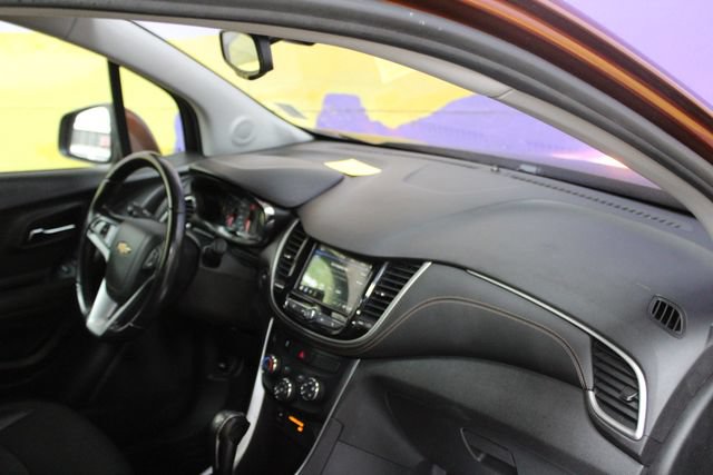 Used 2019 Chevrolet Trax LT w/ LT Convenience Package FWD image 10