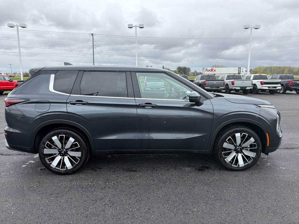 Used 2025 Mitsubishi Outlander SE AWD/4WD image 6