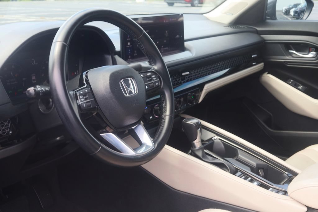 Used 2023 Honda Accord Touring image 11