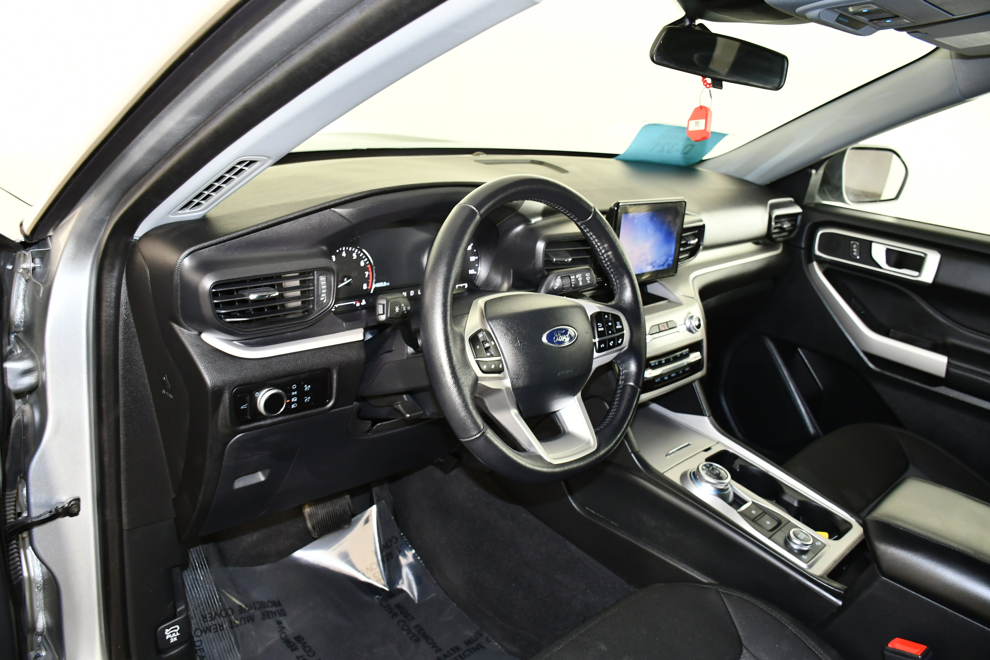 Used 2023 Ford Explorer XLT image 36