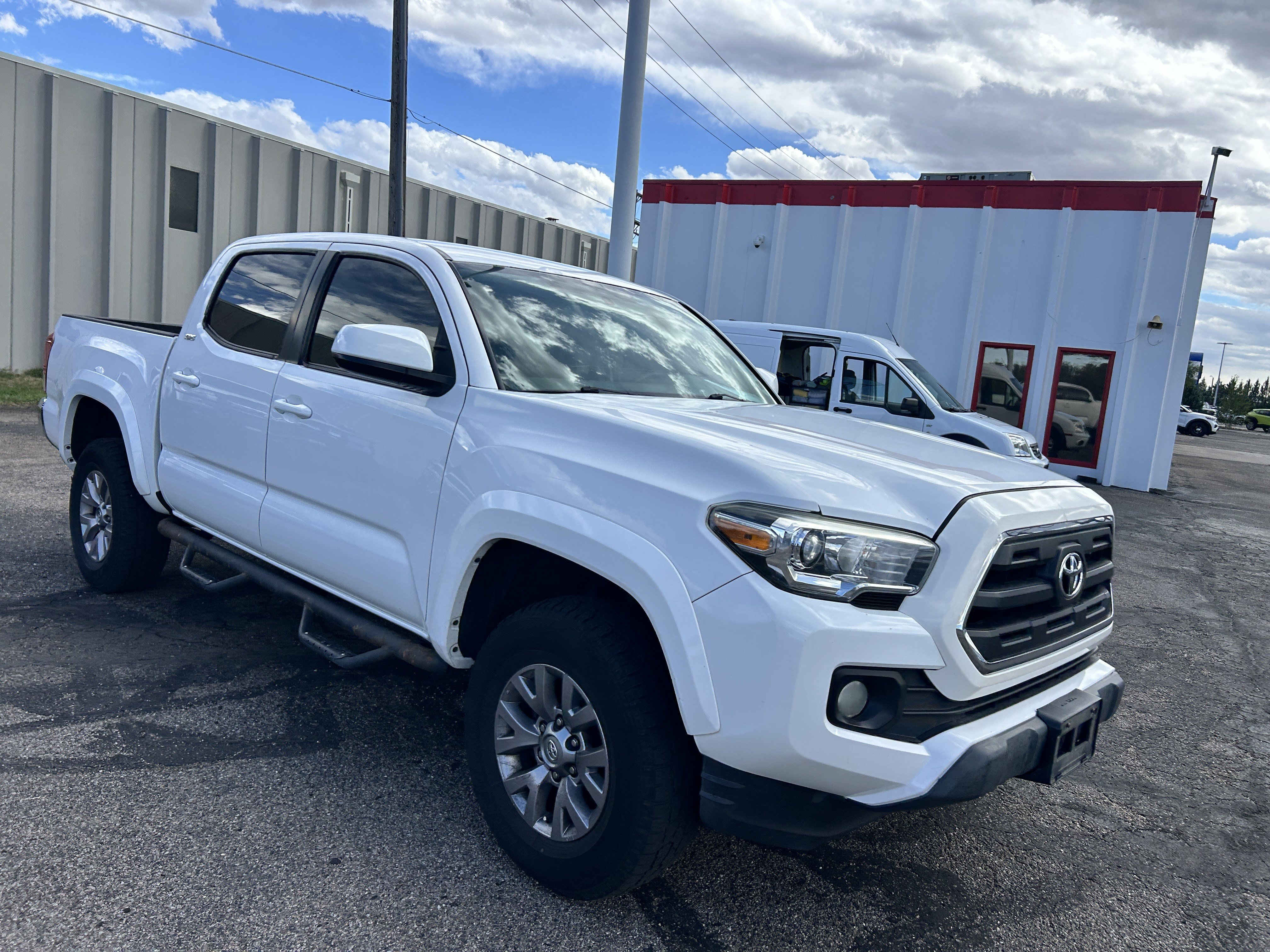 Used 2016 Toyota Tacoma SR5 w/ SR5 Appearance Package (SN) RWD image 7