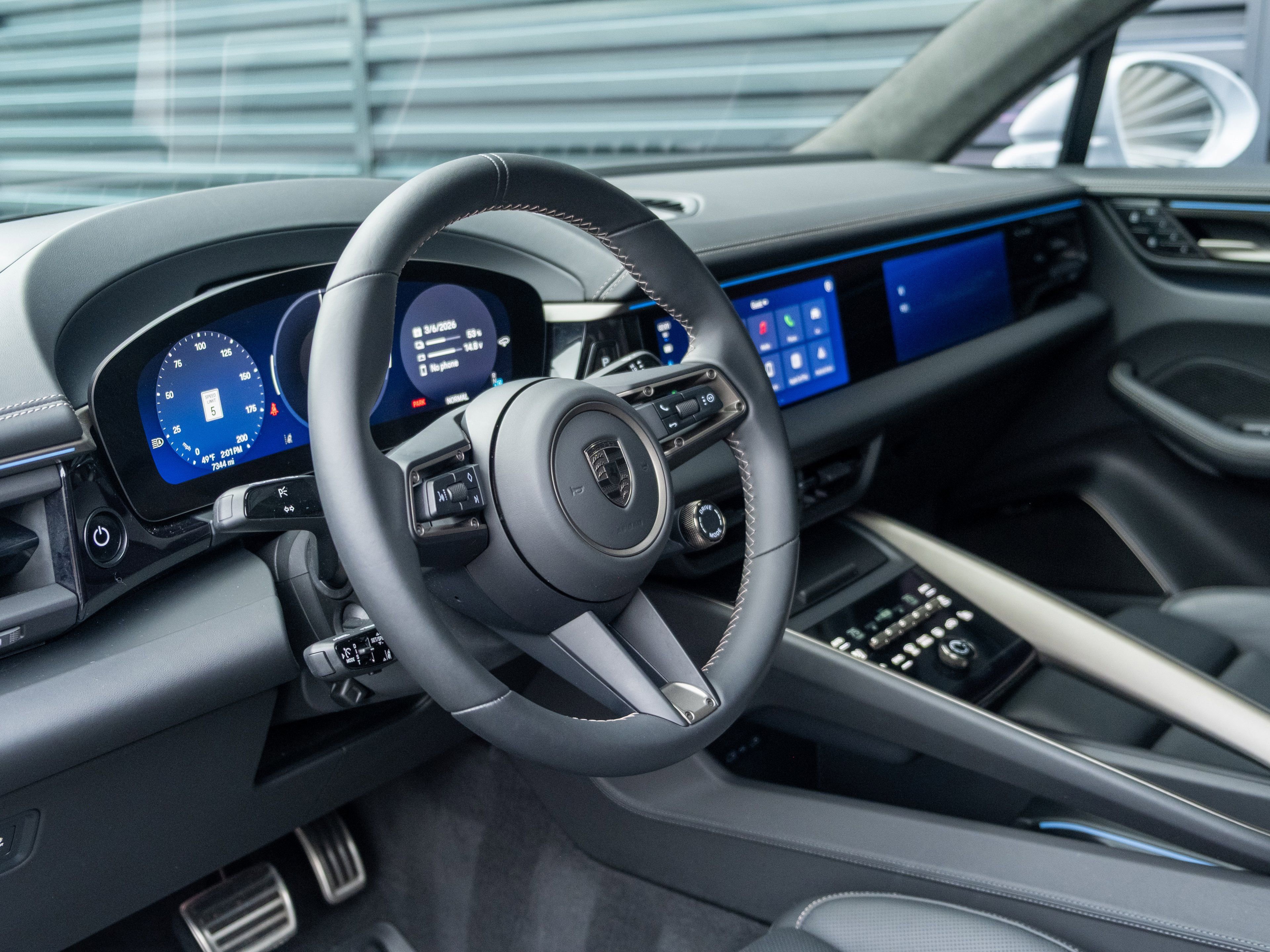 Certified 2025 Porsche Macan Turbo Electric image 4