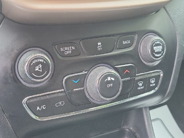 Used 2015 Jeep Cherokee Latitude AWD/4WD image 19