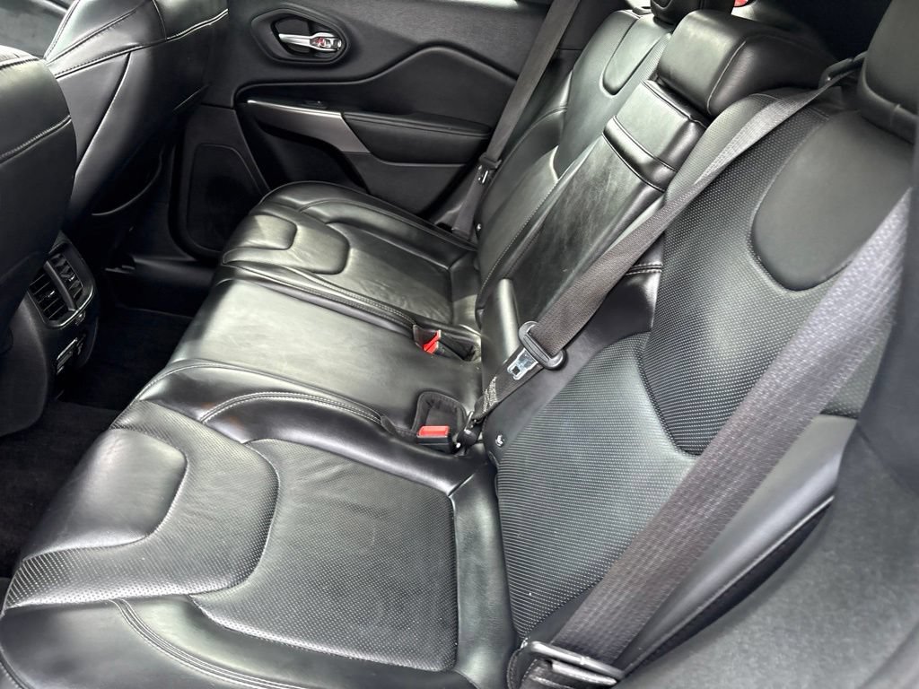 Used 2019 Jeep Cherokee Limited w/ Technology Group AWD/4WD image 10