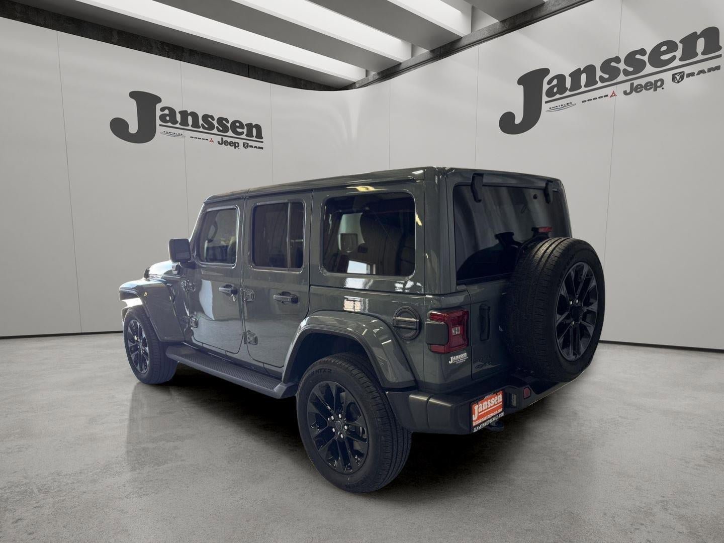 Used 2025 Jeep Wrangler Unlimited Sahara AWD/4WD image 2