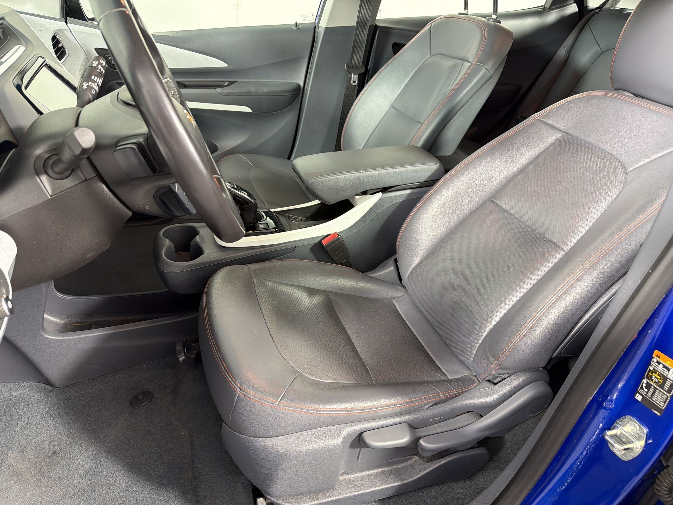 Used 2020 Chevrolet Bolt Premier w/ Infotainment Package FWD image 5
