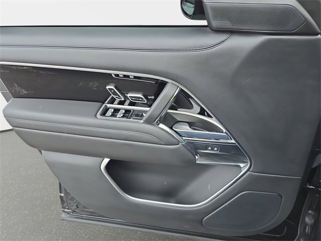 Used 2025 Land Rover Range Rover SE image 26