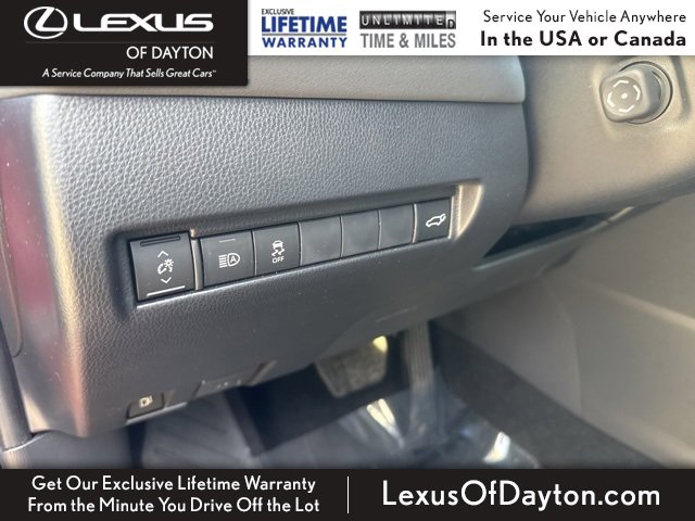 Used 2023 Toyota Venza XLE image 14