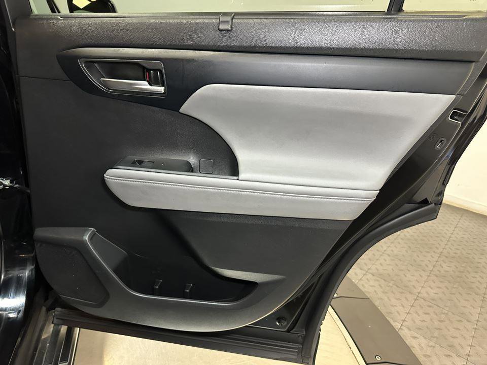 Certified 2022 Toyota Highlander XLE image 34