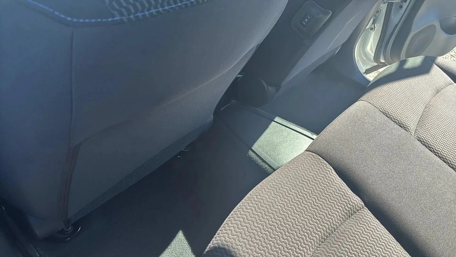 Used 2015 Nissan Leaf S FWD image 23