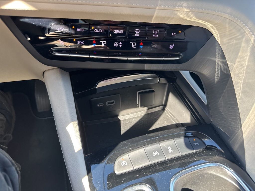 Used 2022 Buick Envision Essence w/ Safety Package image 5