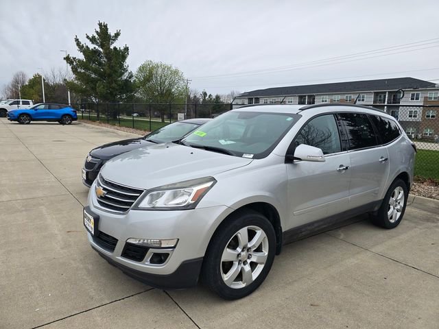 Used 2016 Chevrolet Traverse LT w/ Style and Technology Package image 3